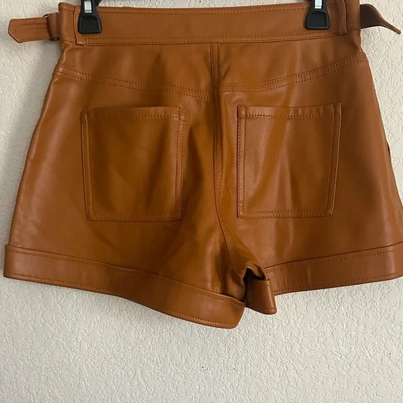 JONATHAN SIMKHAI Shorts Sz 6  Vegan Leather Cargo Pockets Belt NWT - Picture 4 of 5